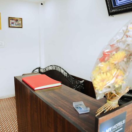 Hotel Abhinandan Индор Екстериор снимка
