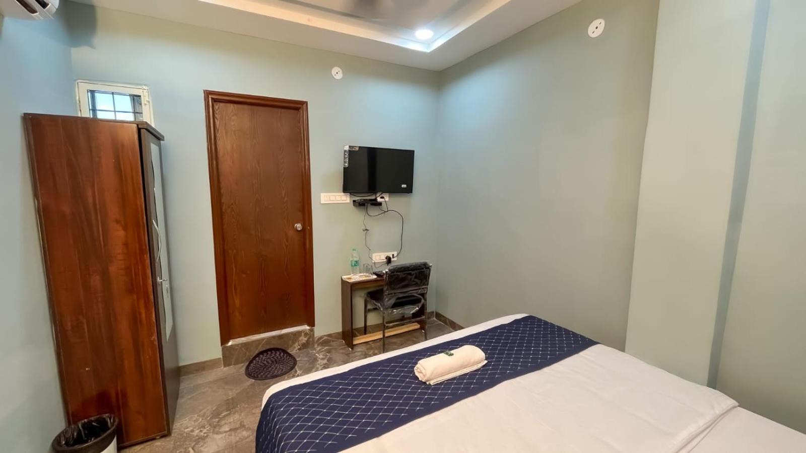 Hotel Abhinandan Индор Екстериор снимка