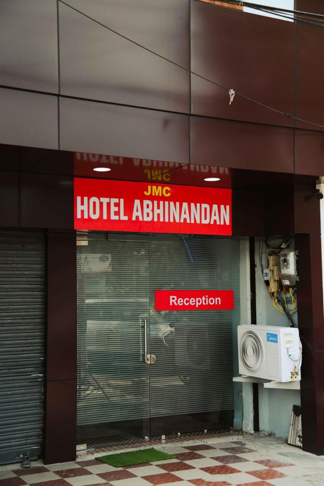 Hotel Abhinandan Индор Екстериор снимка
