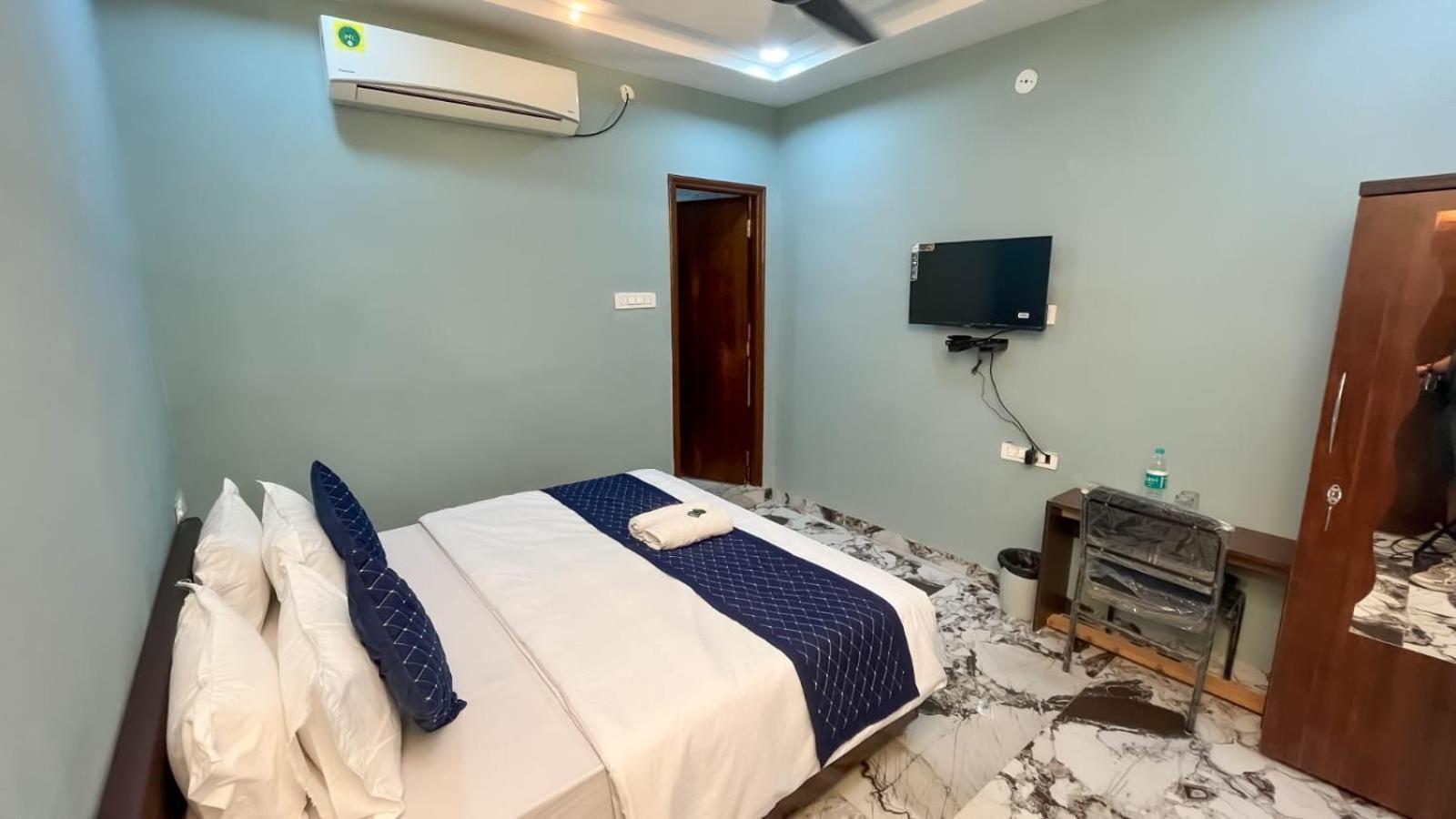 Hotel Abhinandan Индор Екстериор снимка